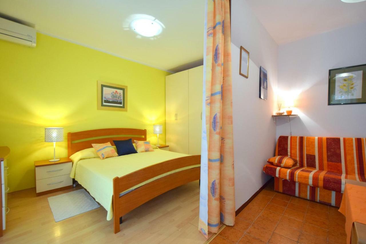 Apartments Andrea Malinska Esterno foto