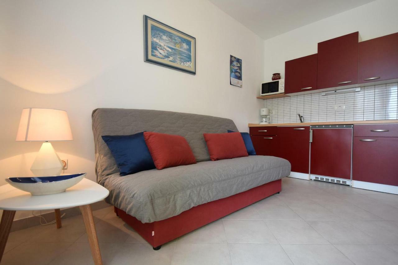 Apartments Andrea Malinska Esterno foto