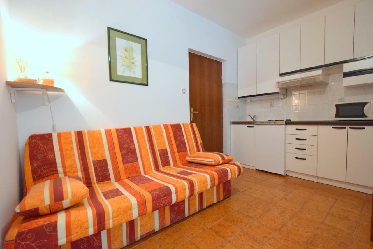 Apartments Andrea Malinska Esterno foto