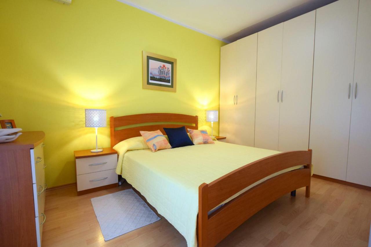 Apartments Andrea Malinska Esterno foto