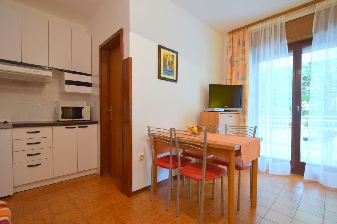 Apartments Andrea Malinska Esterno foto