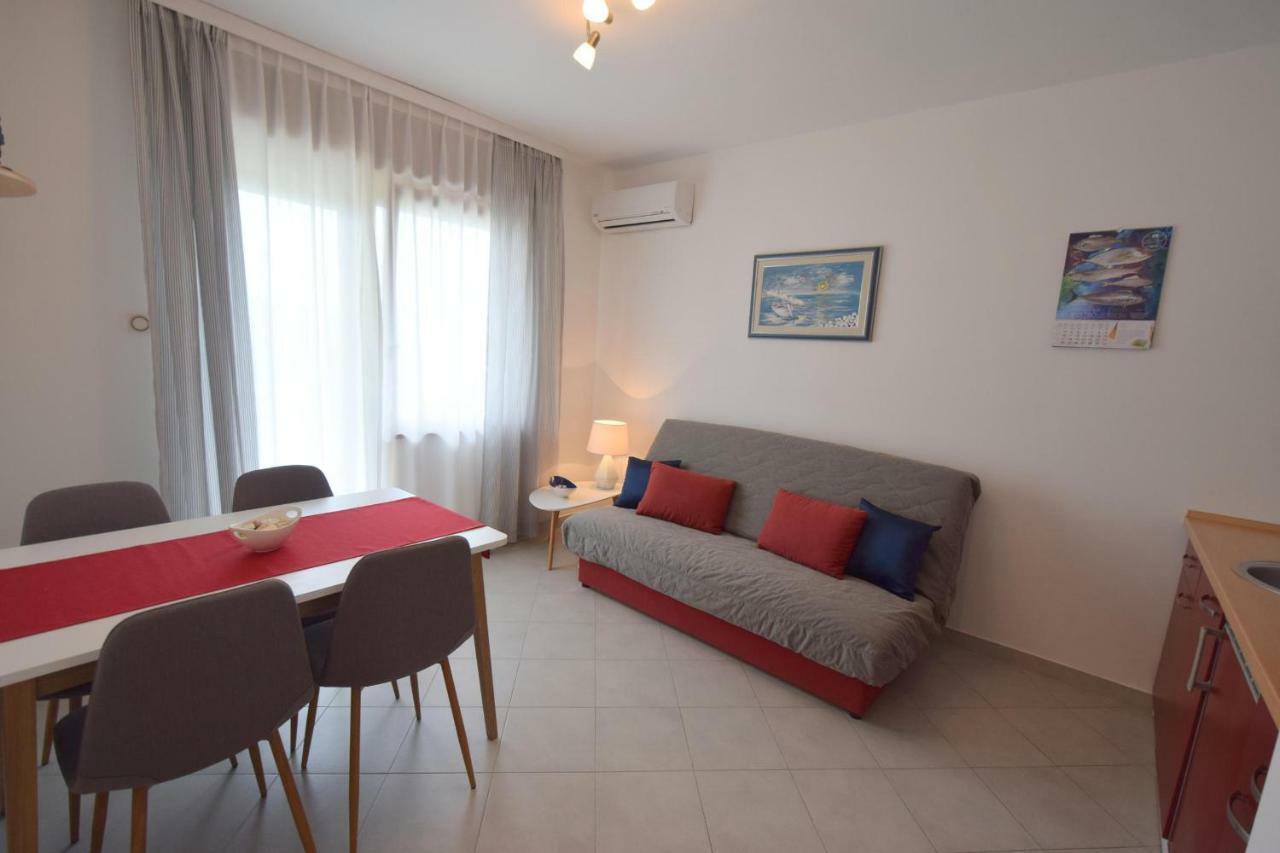 Apartments Andrea Malinska Esterno foto