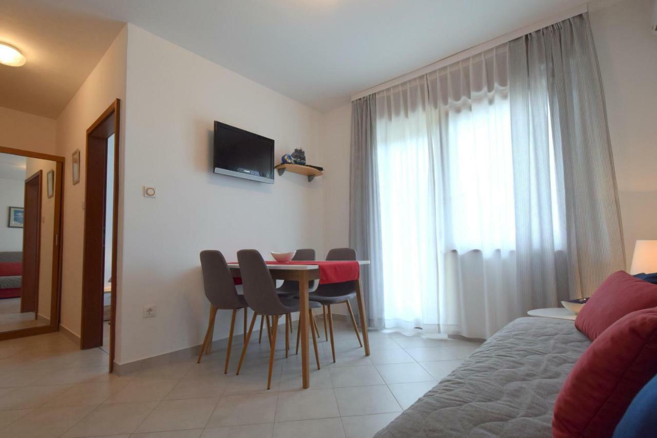 Apartments Andrea Malinska Esterno foto