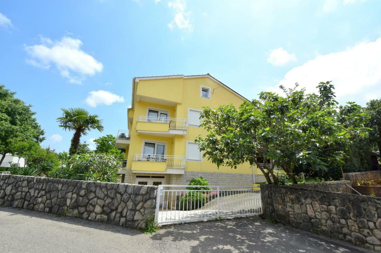 Apartments Andrea Malinska Esterno foto